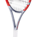 Babolat Pure Strike 100 Gen4 — detalhe da garganta e tecnologia NF²-Tech